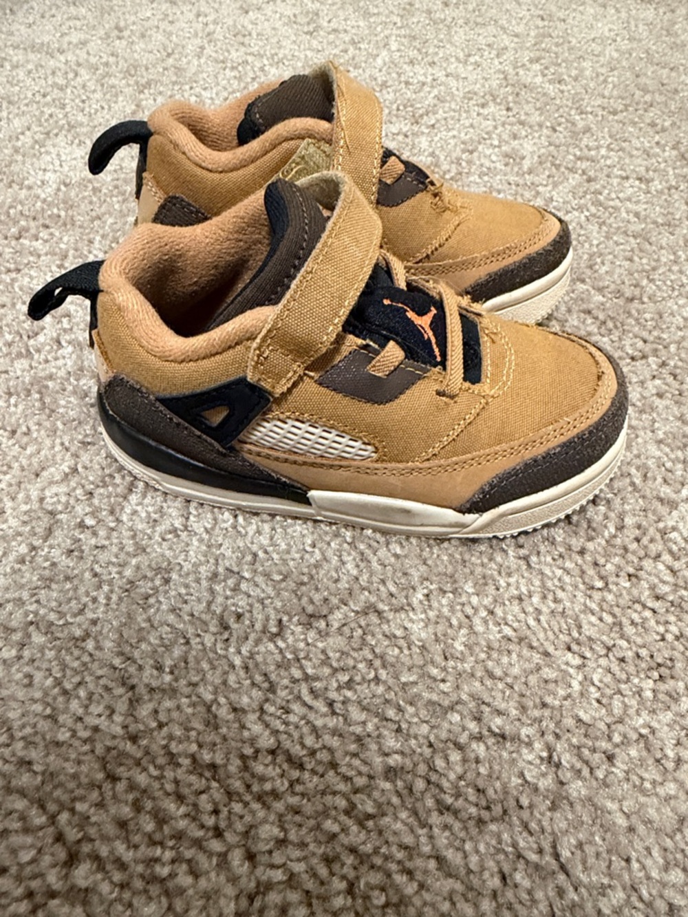 Jordan Kids Tan and Dark Brown Velcro Sneakers